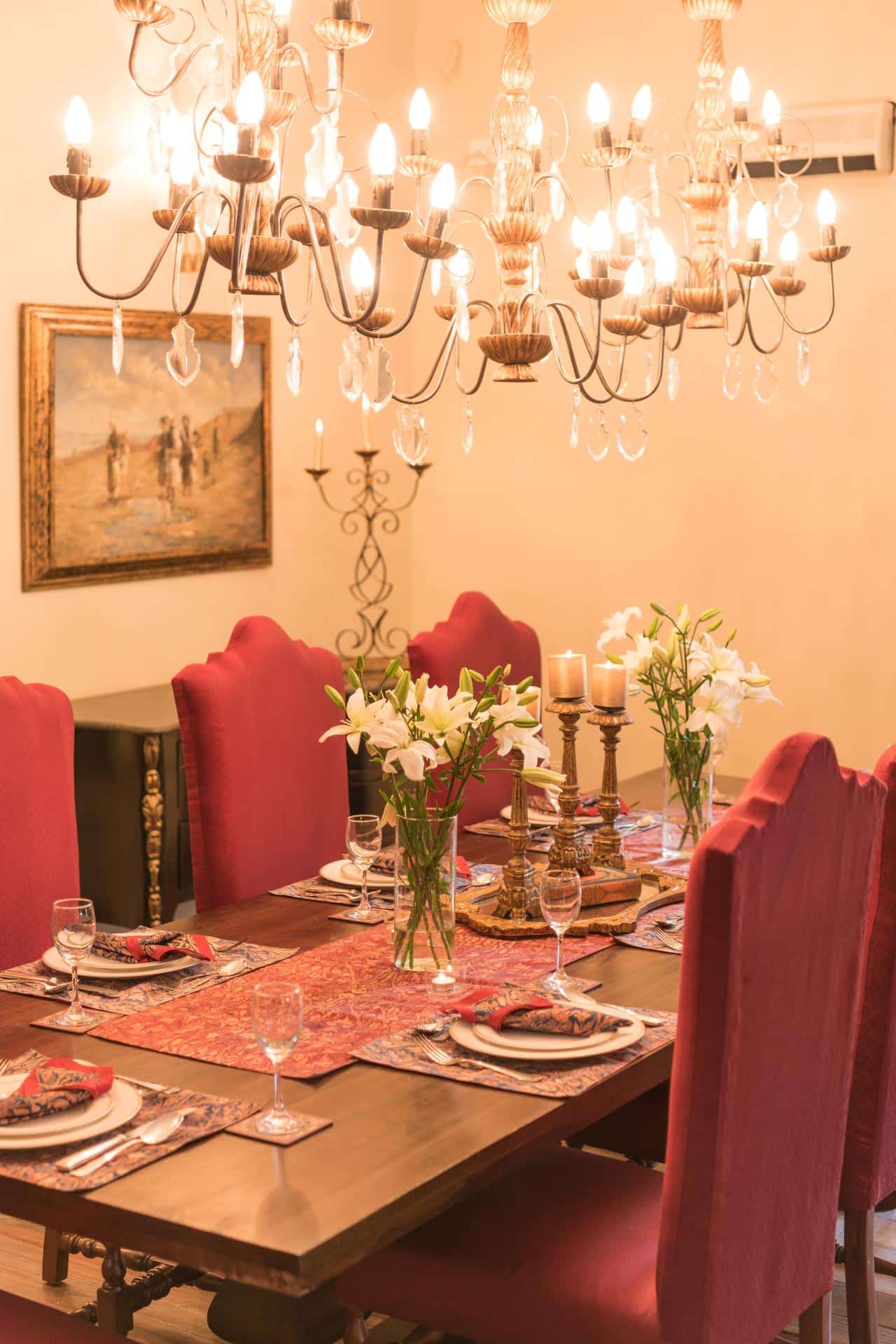 Chepstow Hall - Best Villas in Conoor - Stunning Dining Area