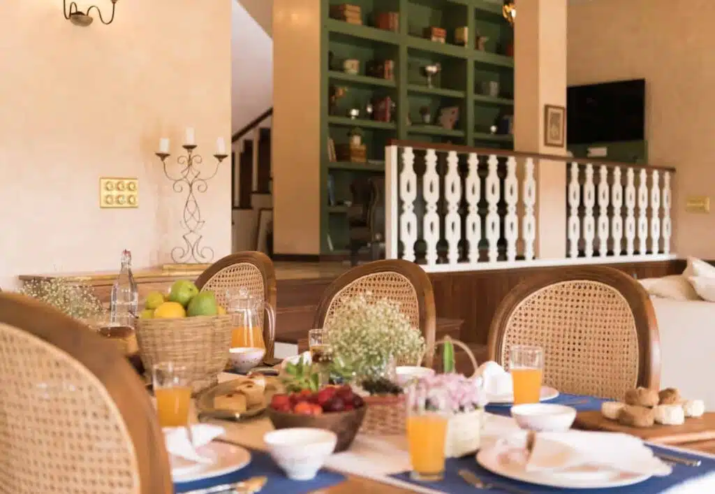 Albany Cottage - Best Villas in Conoor - Stunning Dining Area