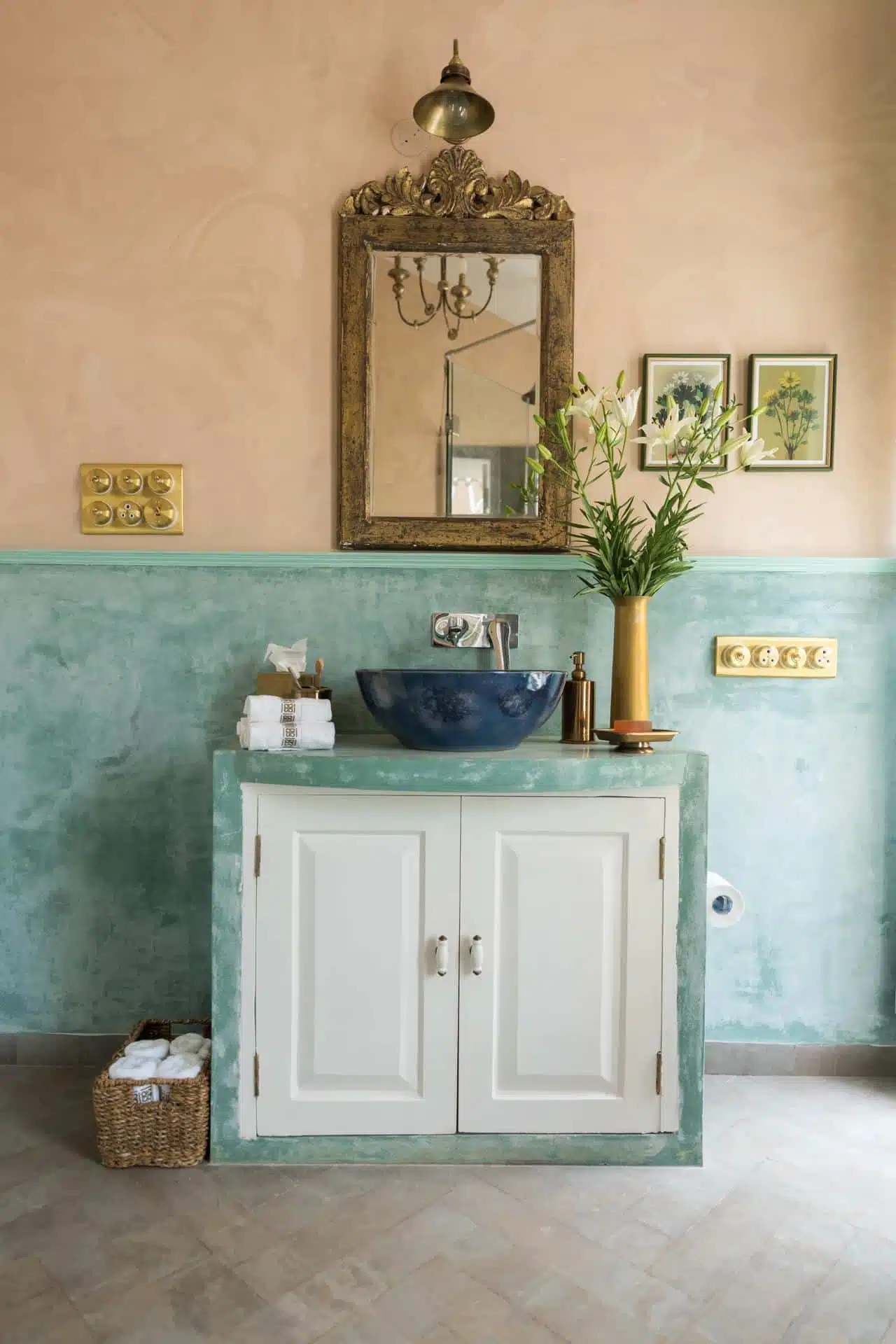 Albany Cottage - Villas for Sale in Conoor - Stunning Wash Basin
