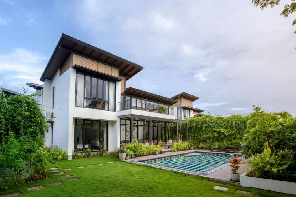 By Isprava Luxury villa with private swimming pool and landscaped garden