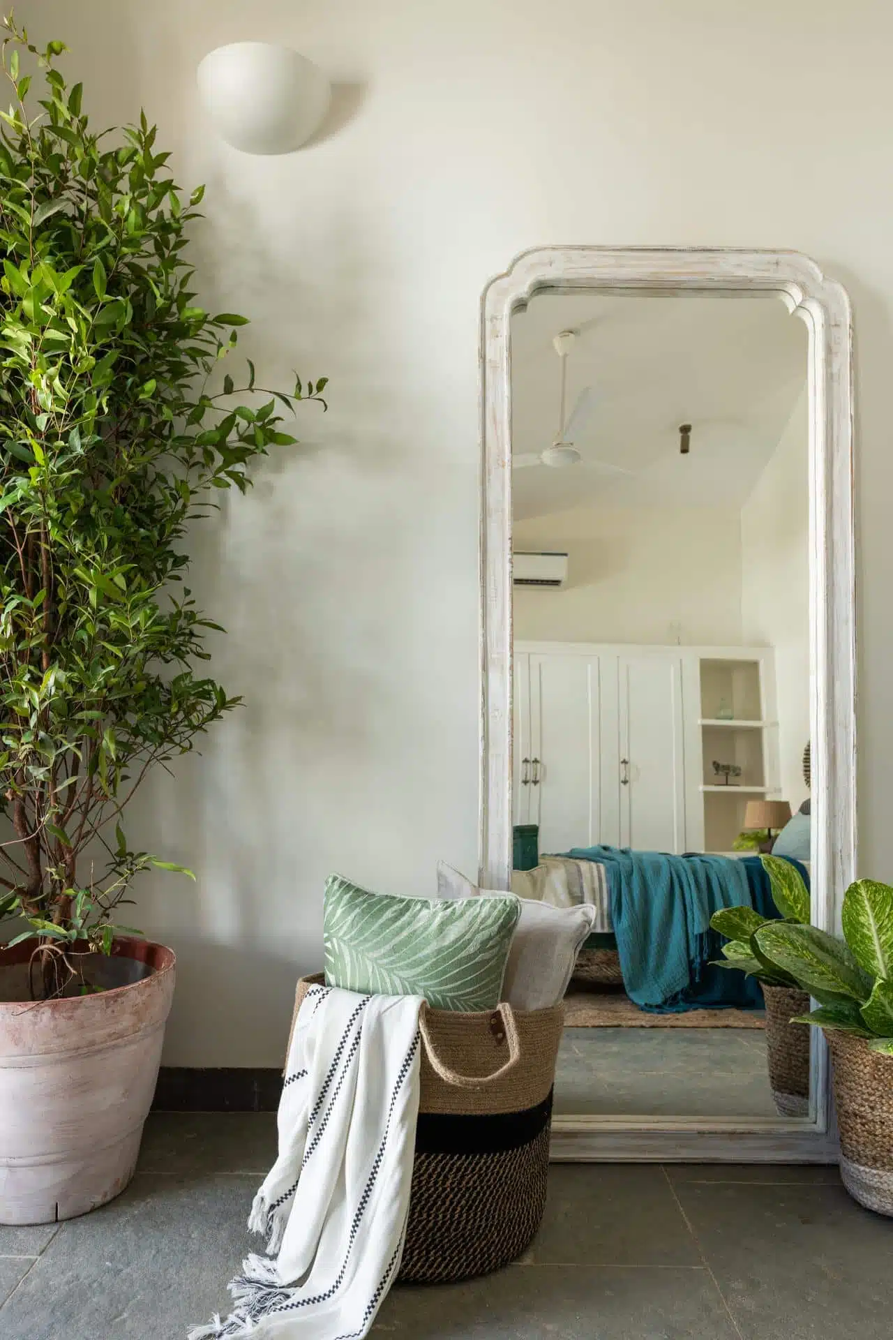Colina Vaddo C - Villas in North Goa - Mirror