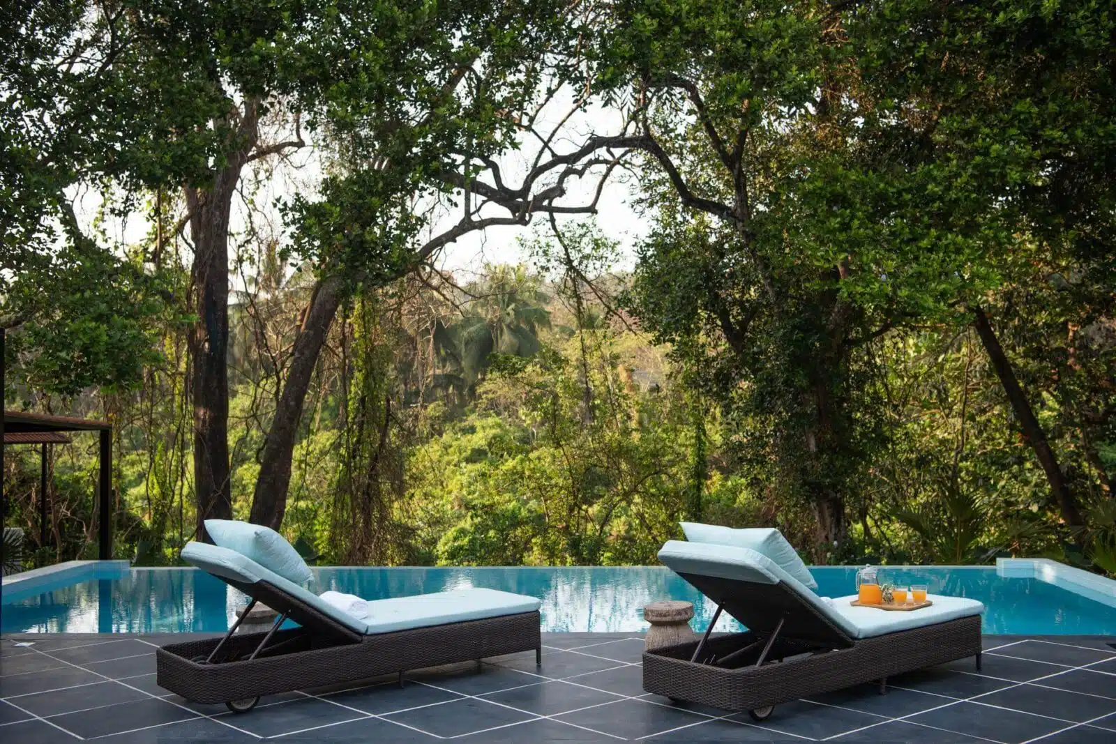 Fairview Estate - Bungalow for Sale in Goa Near Beach - Beautiful Pool View