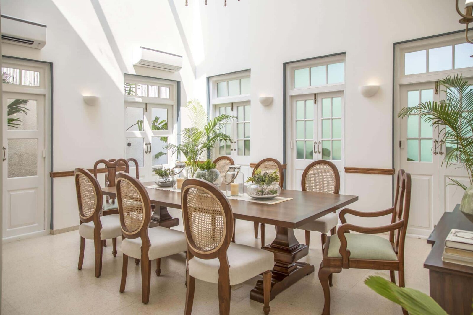 Monforte D - Luxury Villas in North Goa - Cosy Dining Area