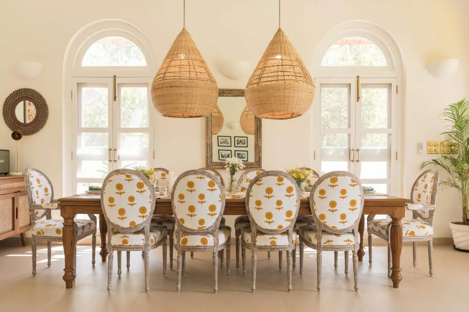 Villa Loto Bianco - Luxury Villas in North Goa - Cozy Dining Area