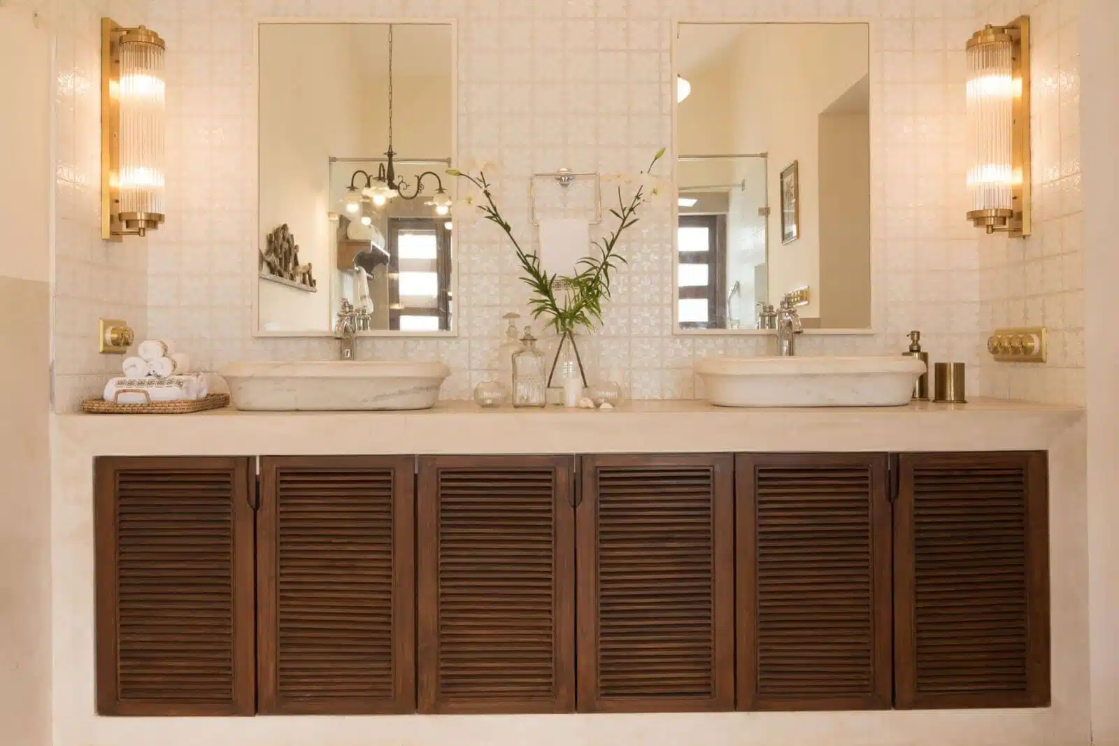 Villa Loto Bianco - Villas in North Goa - Elegant Wash Basin