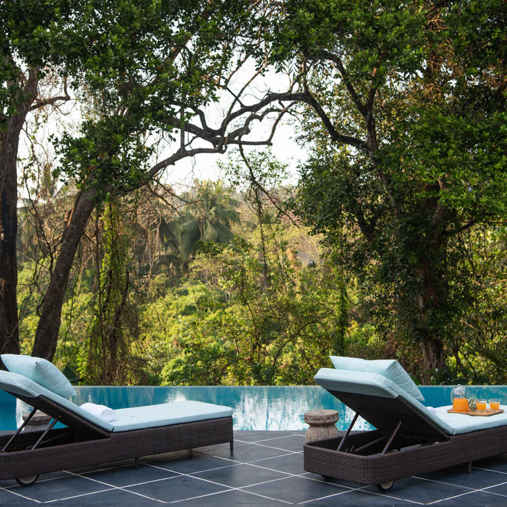 Luxury Villa With Pool In Alibaug - Pool Area